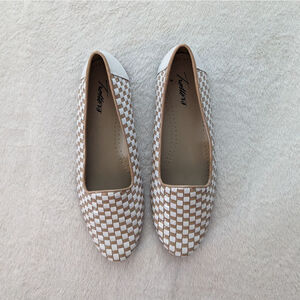 Trotters Women's Liz Ballet Flat, White/Nude